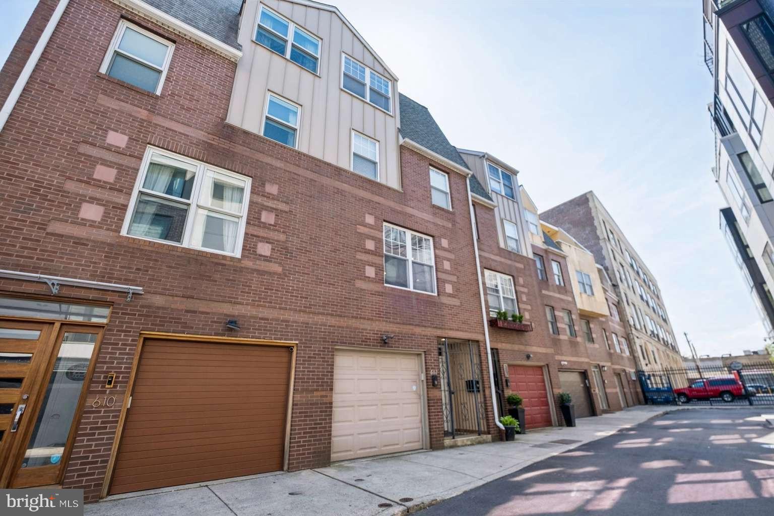 QUEEN VILLAGE - Residential