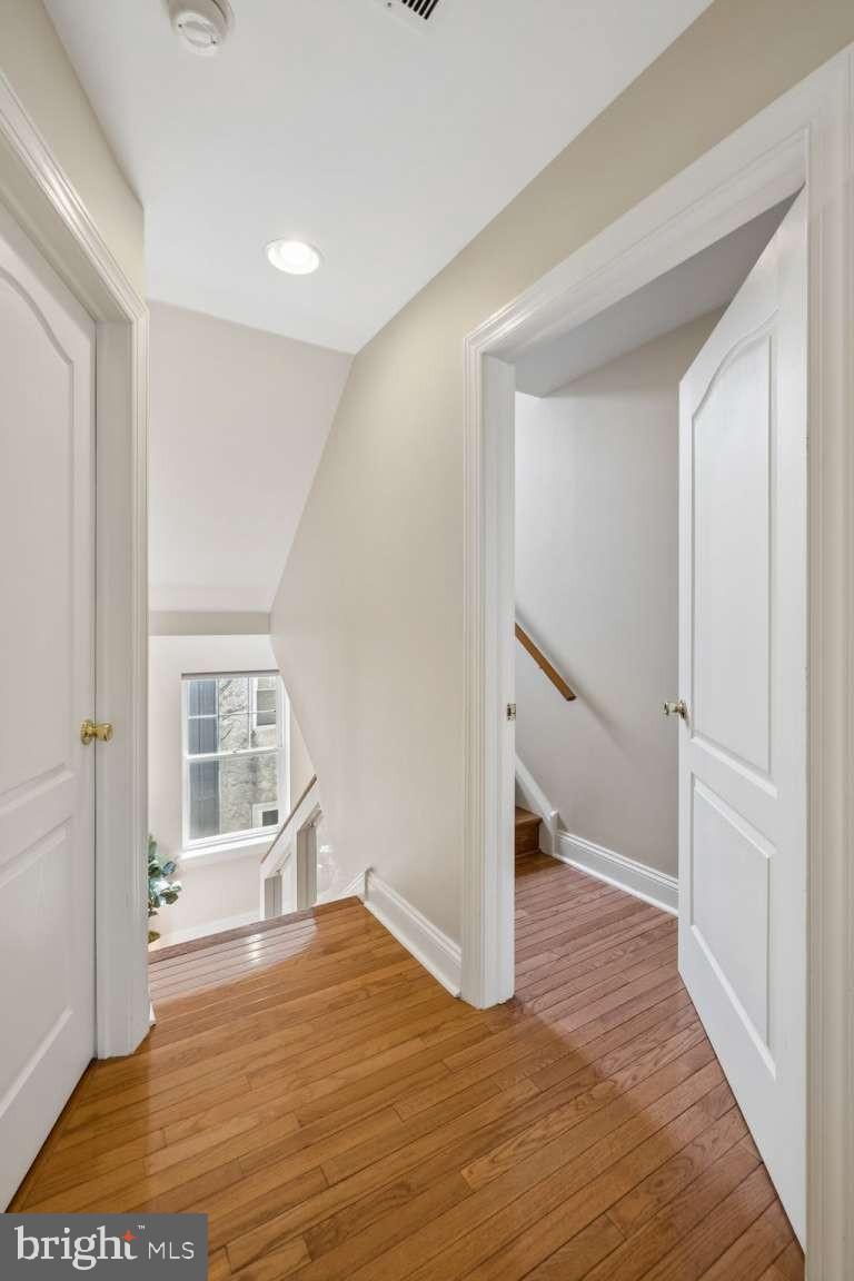 QUEEN VILLAGE - Residential