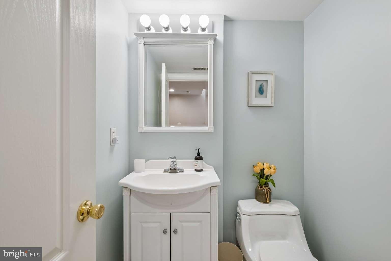 QUEEN VILLAGE - Residential