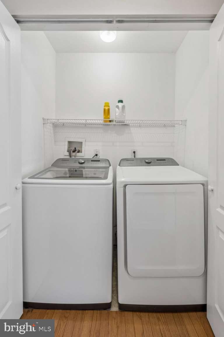 QUEEN VILLAGE - Residential