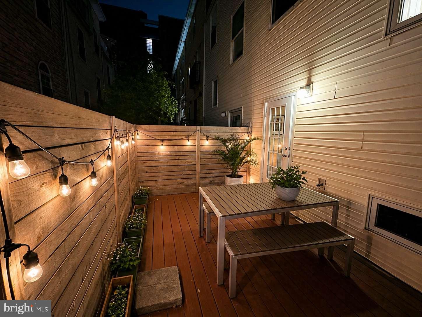 QUEEN VILLAGE - Residential