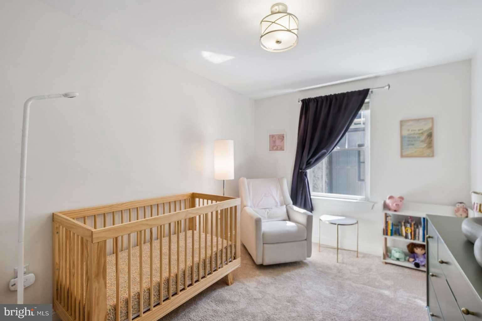 QUEEN VILLAGE - Residential