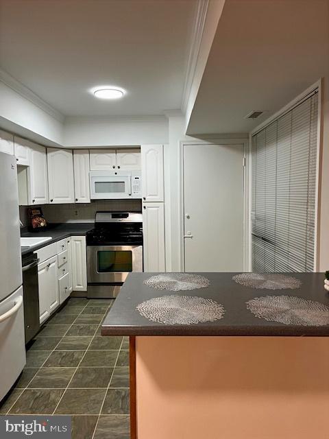 MOSBY WOODS TOWNHOUSE - Residential