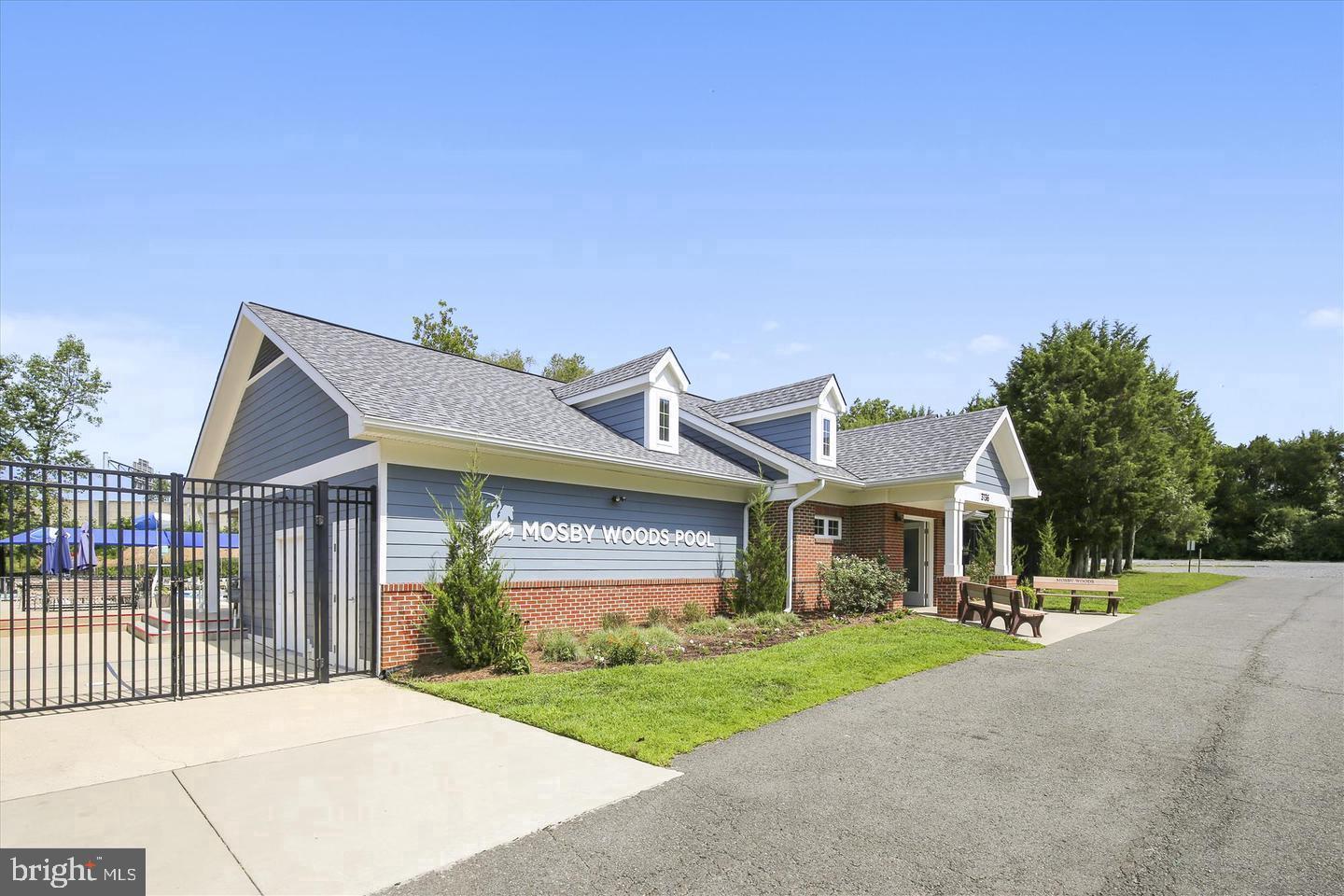 MOSBY WOODS TOWNHOUSE - Residential