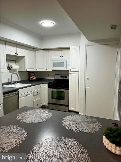 MOSBY WOODS TOWNHOUSE - Residential