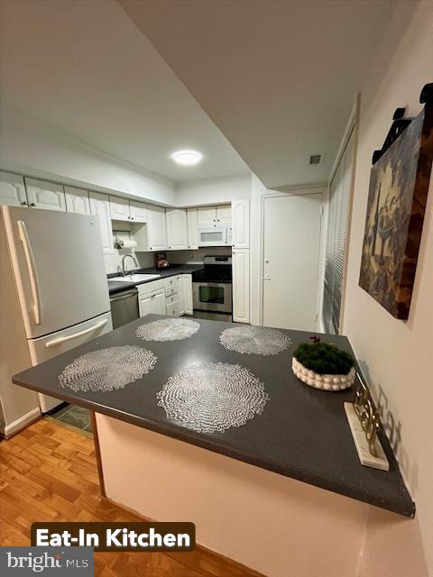 MOSBY WOODS TOWNHOUSE - Residential