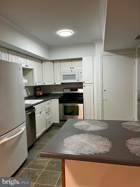 MOSBY WOODS TOWNHOUSE - Residential