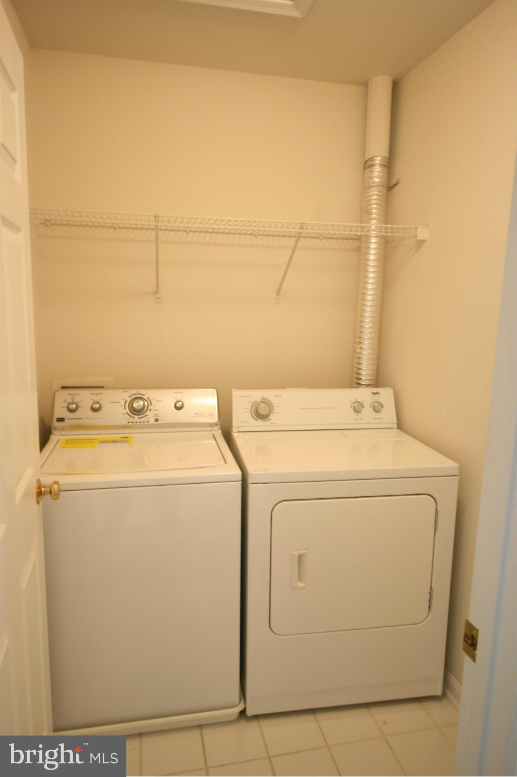 LAUREL HILL LANDBAY - Residential Lease