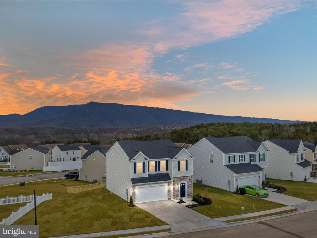 Photo of 29 Signal Knob Cottage Dr, STRASBURG, VA 22657 (MLS # VASH2012400)