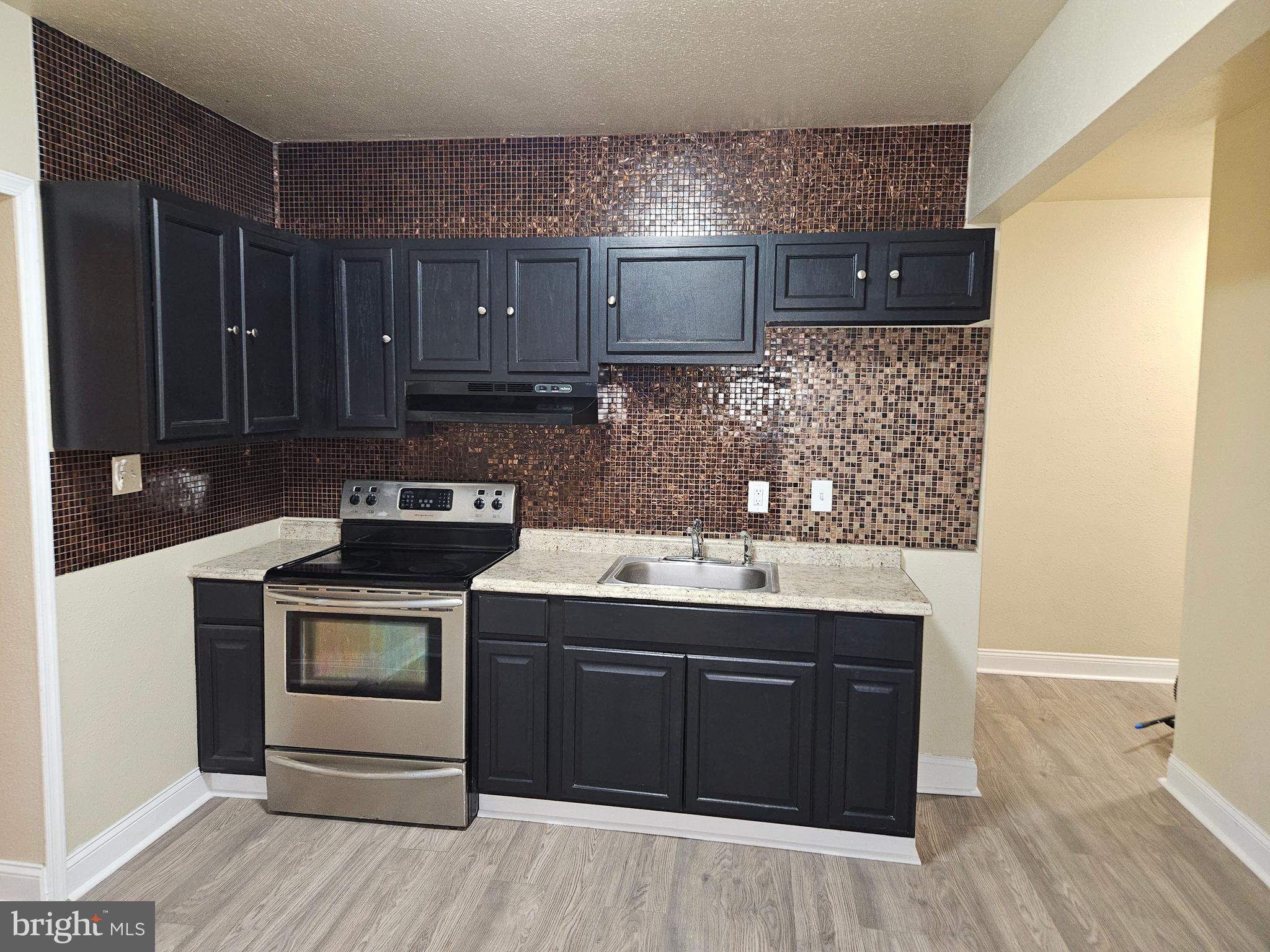 HUNTING PARK - Residential Lease