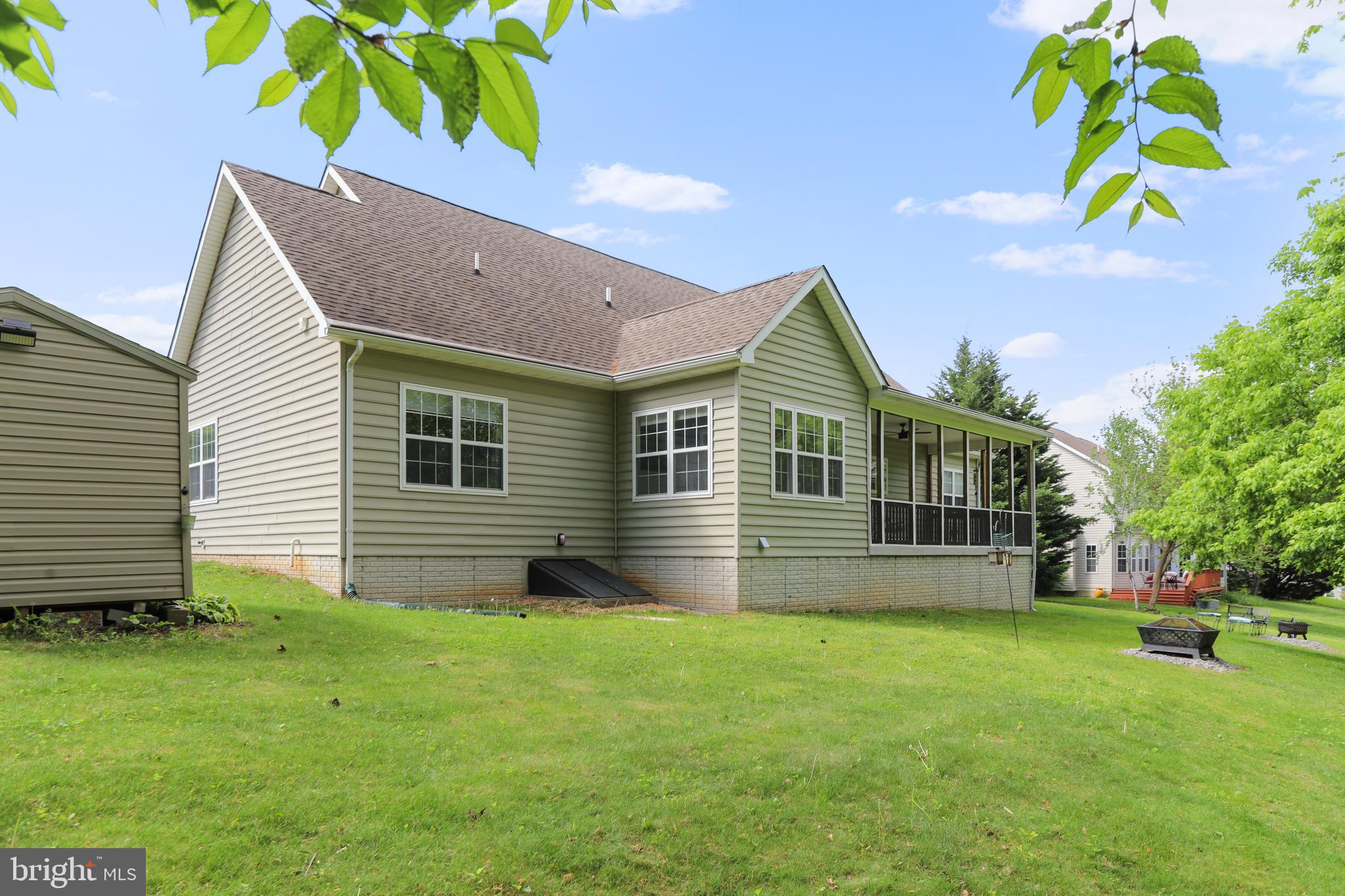 APPLE KNOLLS ESTATES - Residential