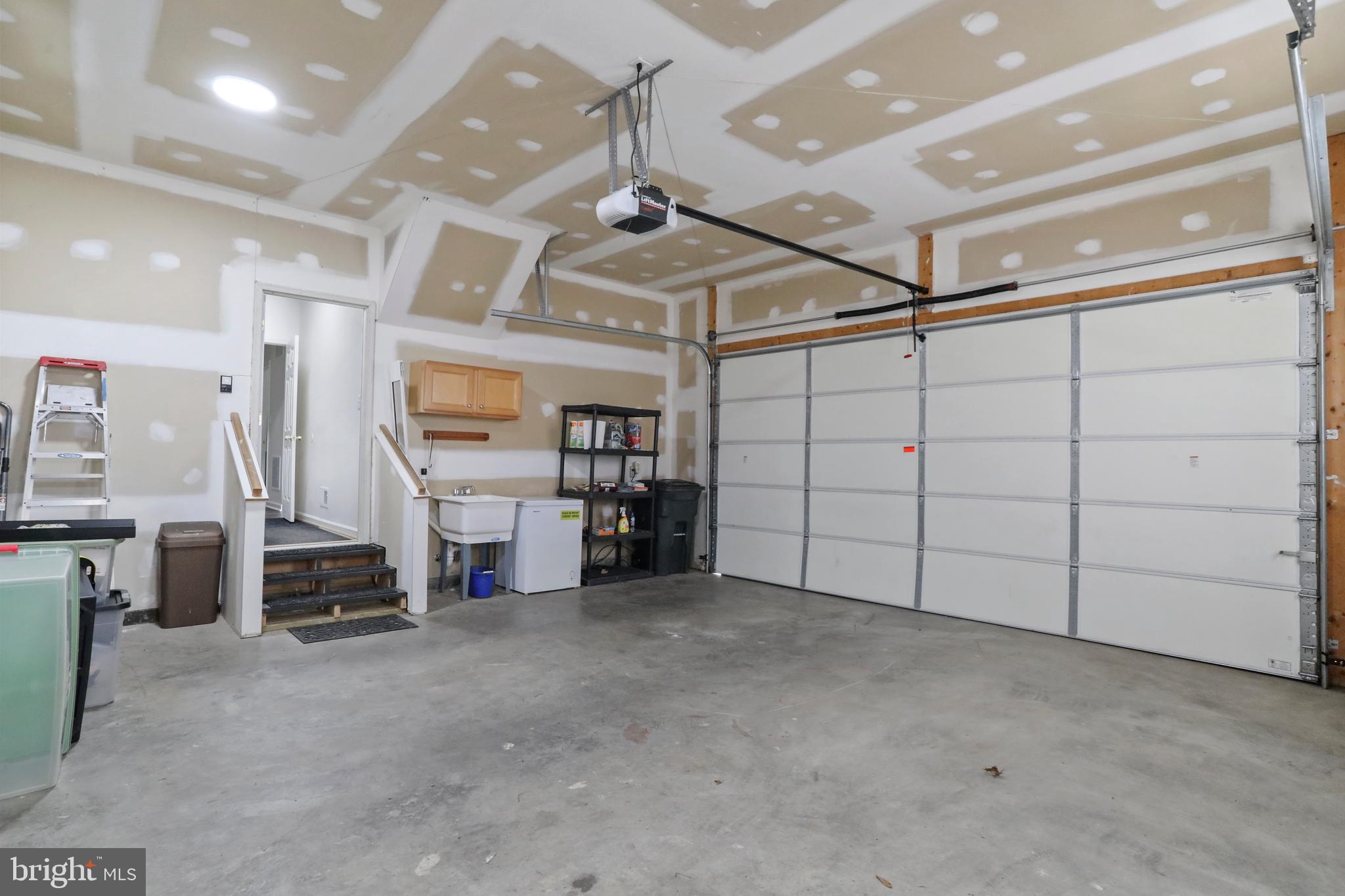 APPLE KNOLLS ESTATES - Residential