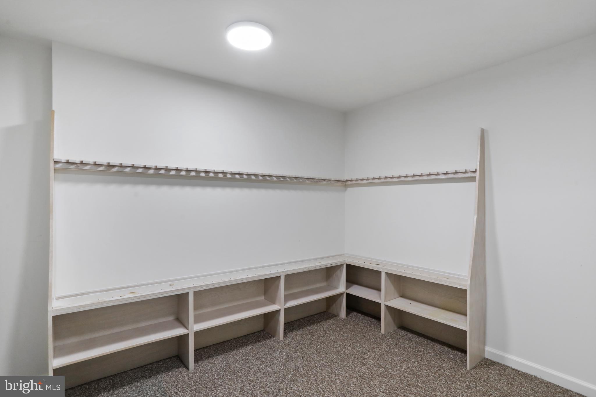 APPLE KNOLLS ESTATES - Residential