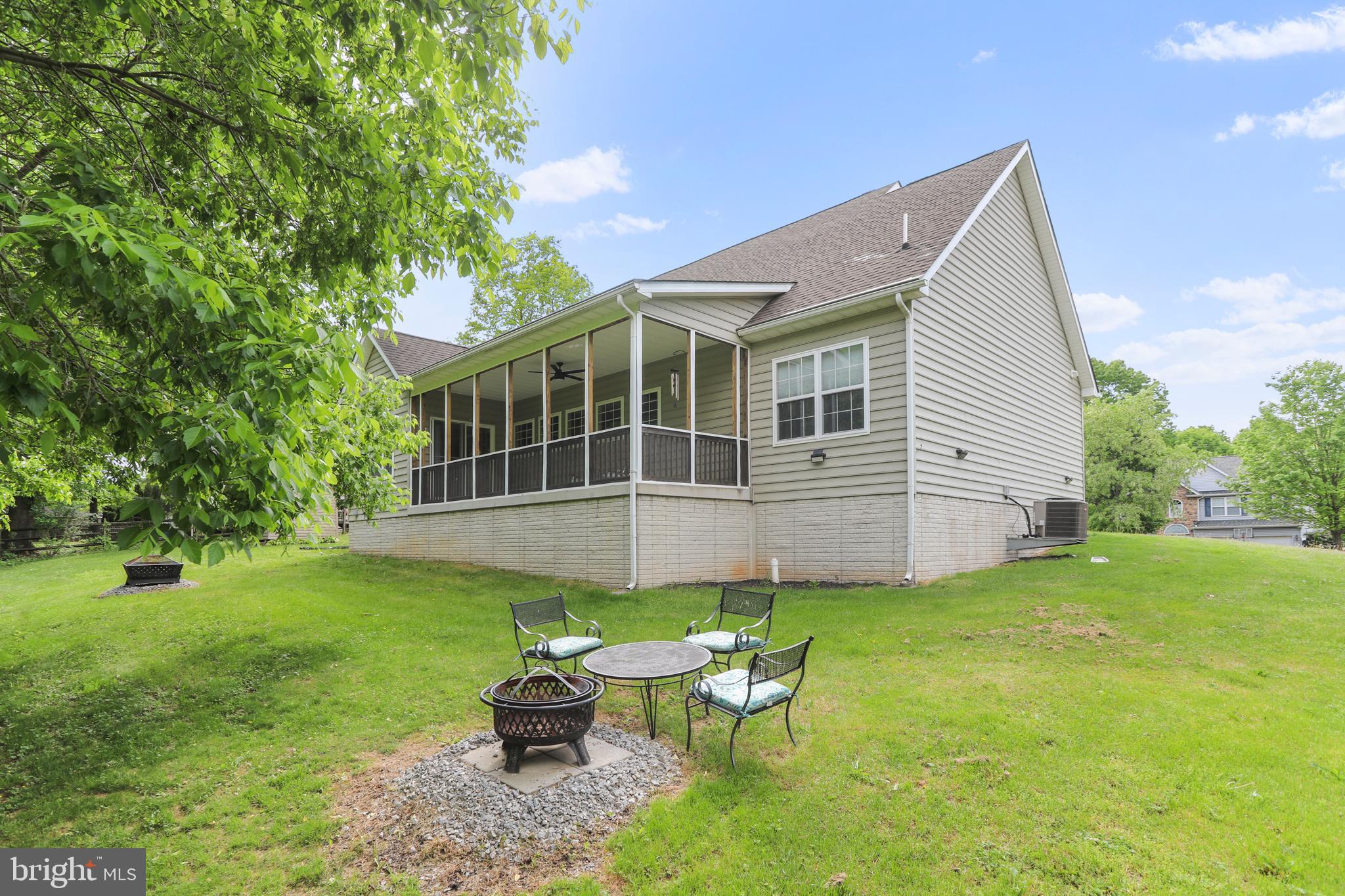 APPLE KNOLLS ESTATES - Residential