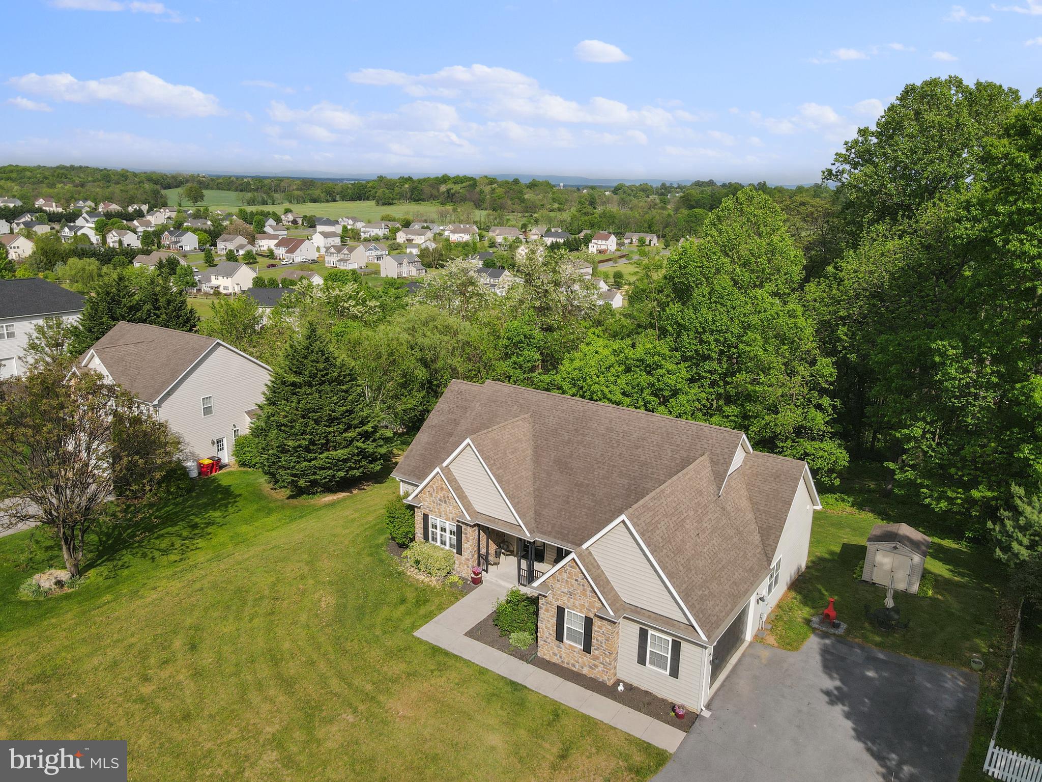 APPLE KNOLLS ESTATES - Residential