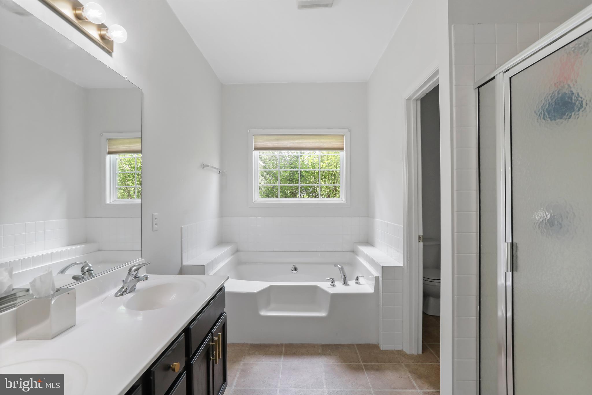 APPLE KNOLLS ESTATES - Residential