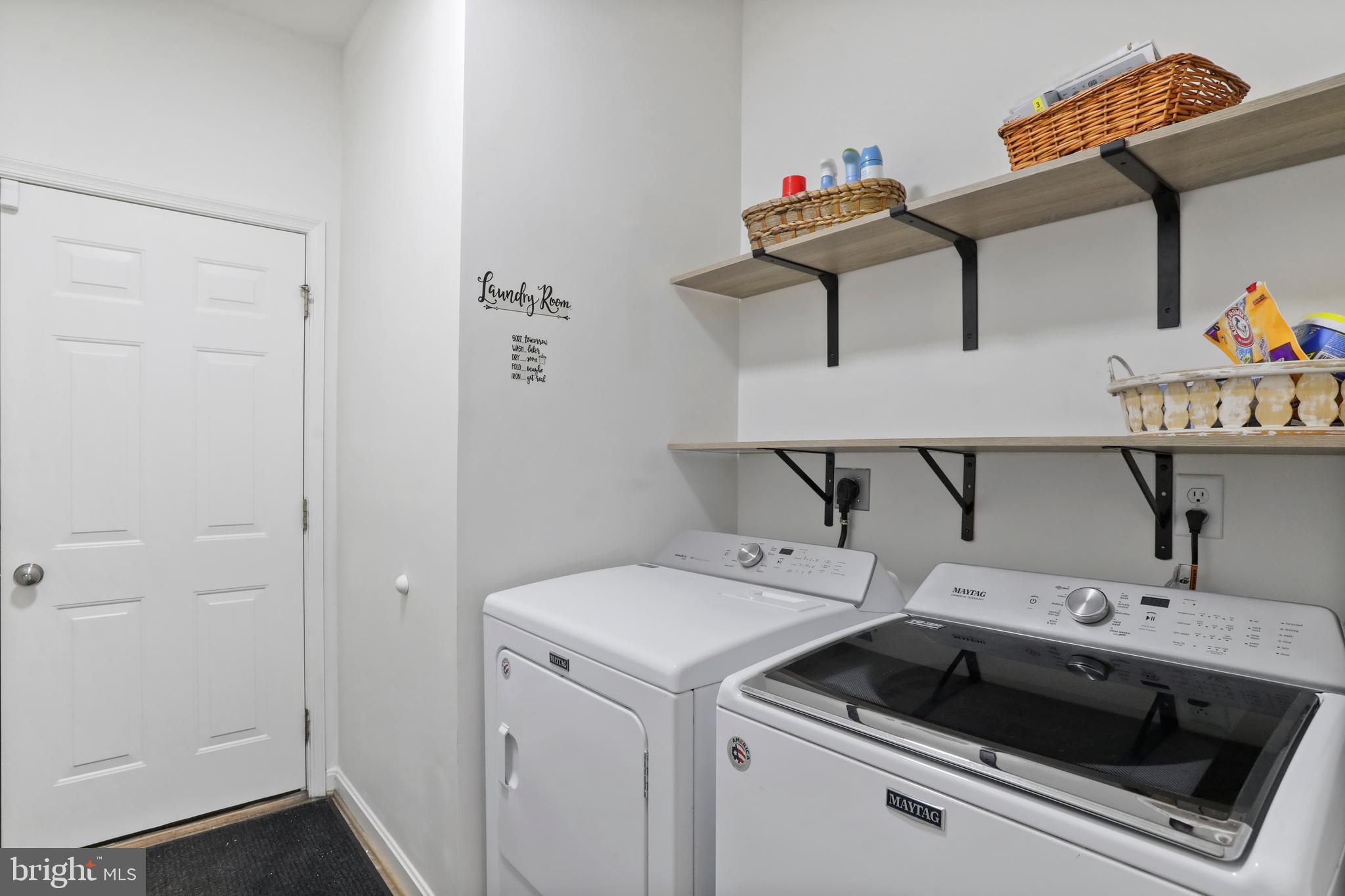 APPLE KNOLLS ESTATES - Residential