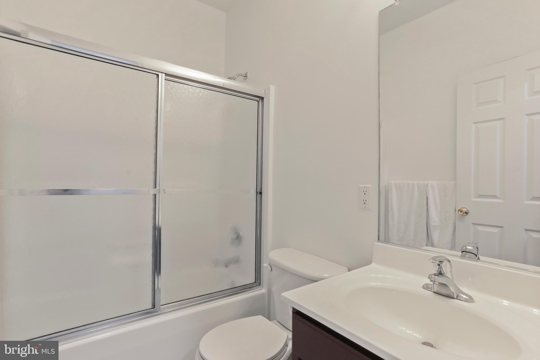 APPLE KNOLLS ESTATES - Residential