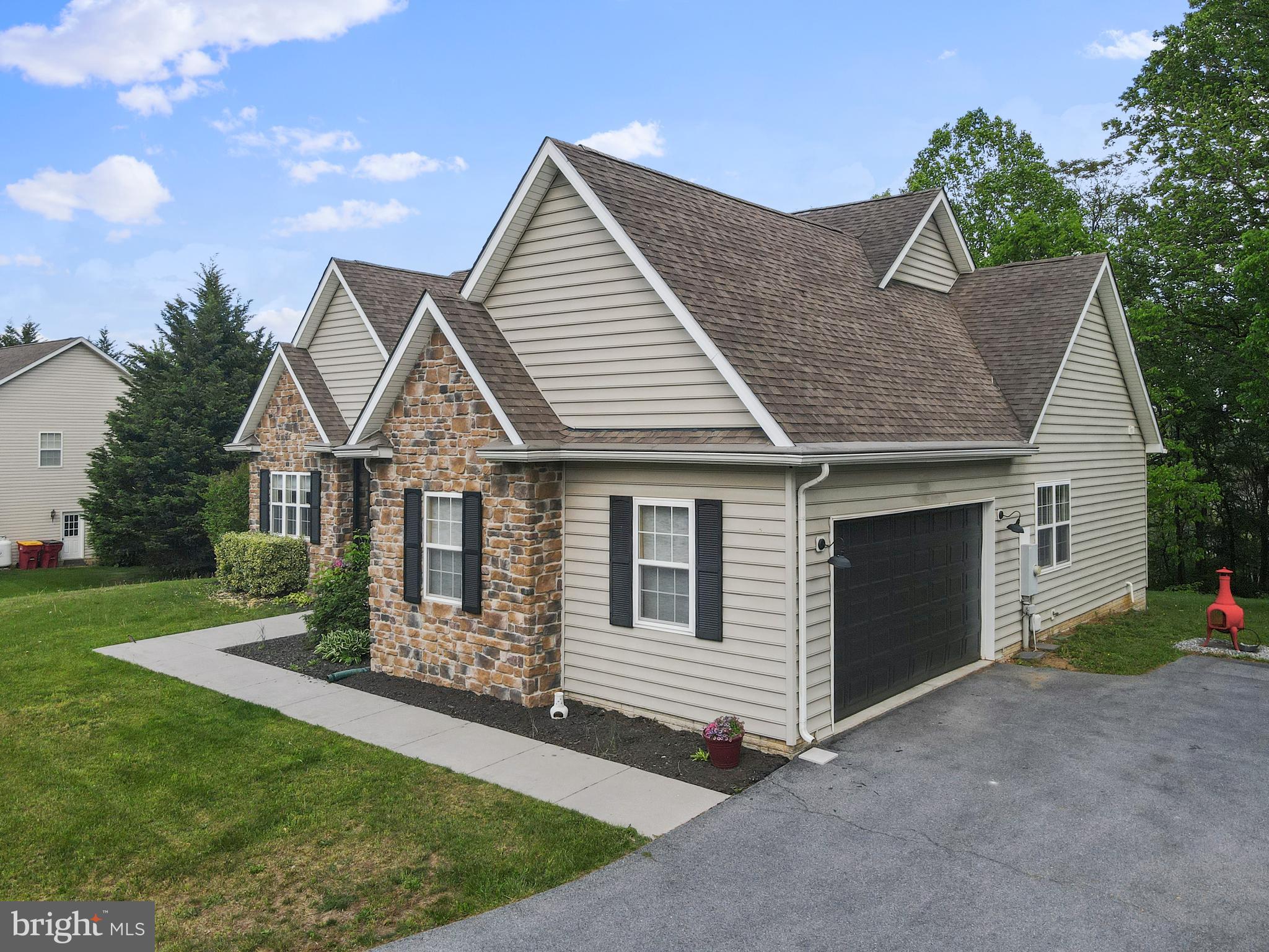 APPLE KNOLLS ESTATES - Residential