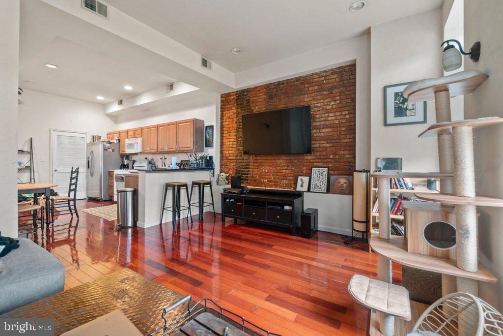 RESERVOIR HILL - Residential Income