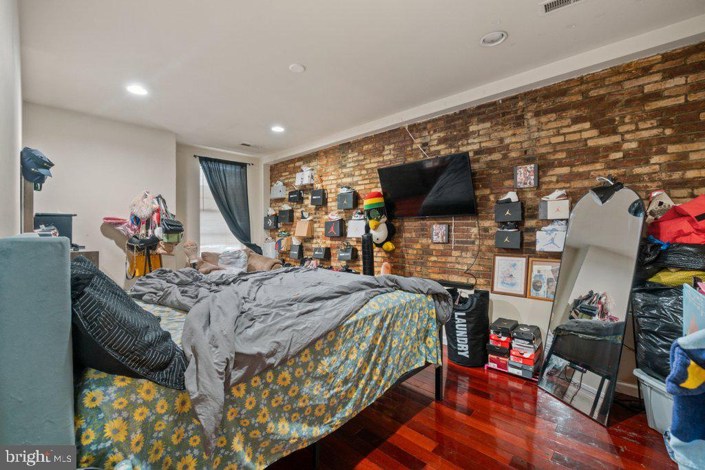 RESERVOIR HILL - Residential Income