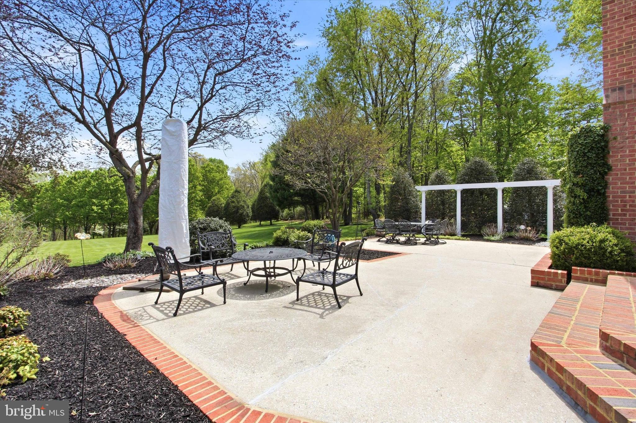 RIVER DOWNS - Residential