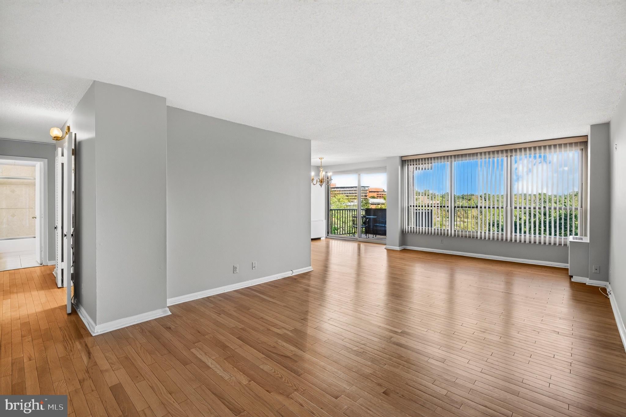 1001 CITY AVENUE EE-1021