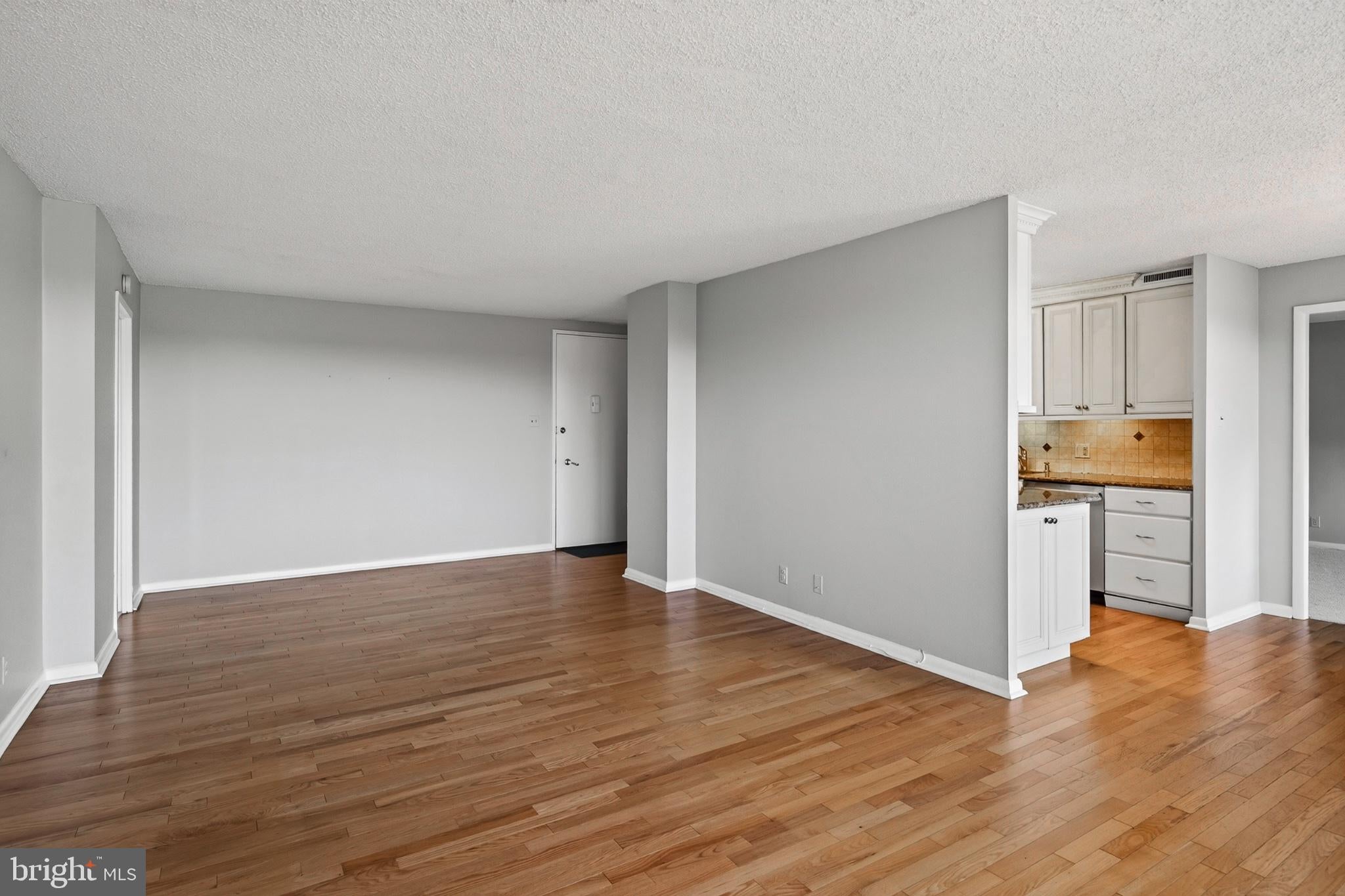 1001 CITY AVENUE EE-1021