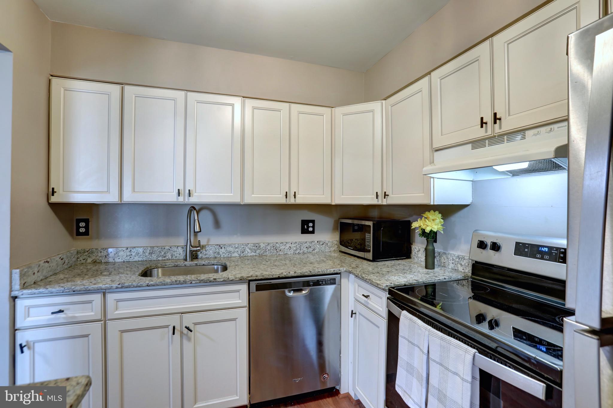 TREETOP CONDO - Residential