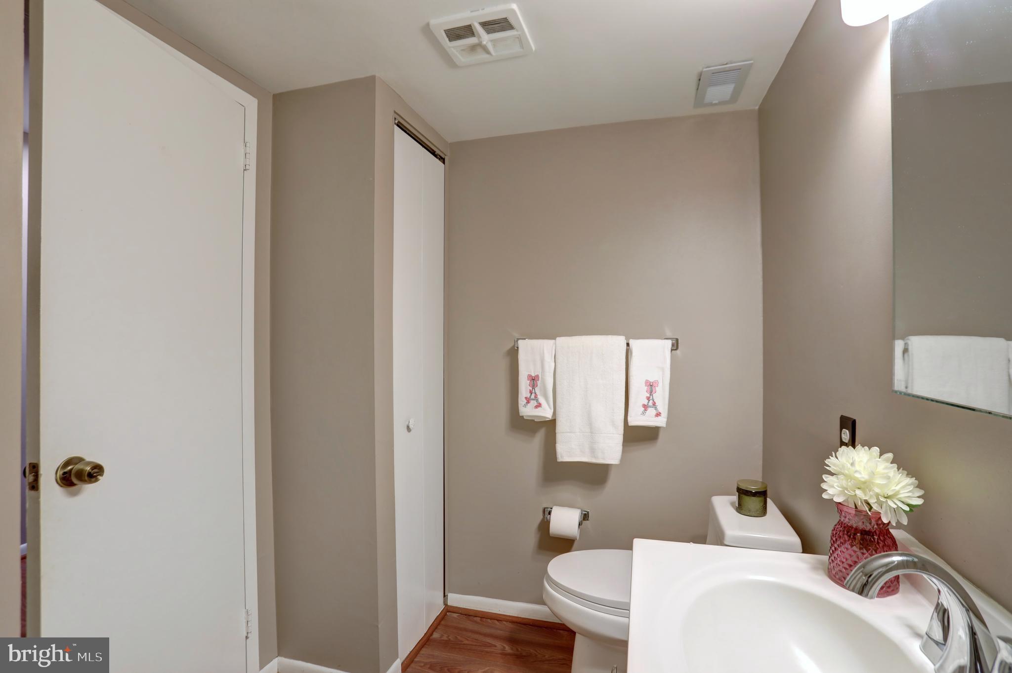 TREETOP CONDO - Residential