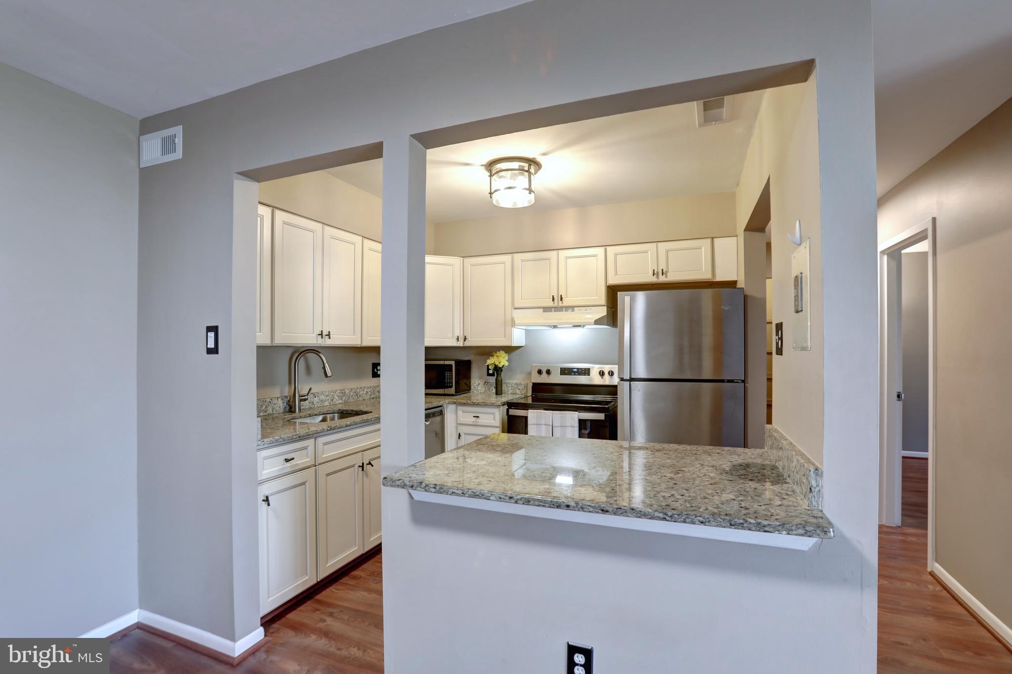 TREETOP CONDO - Residential