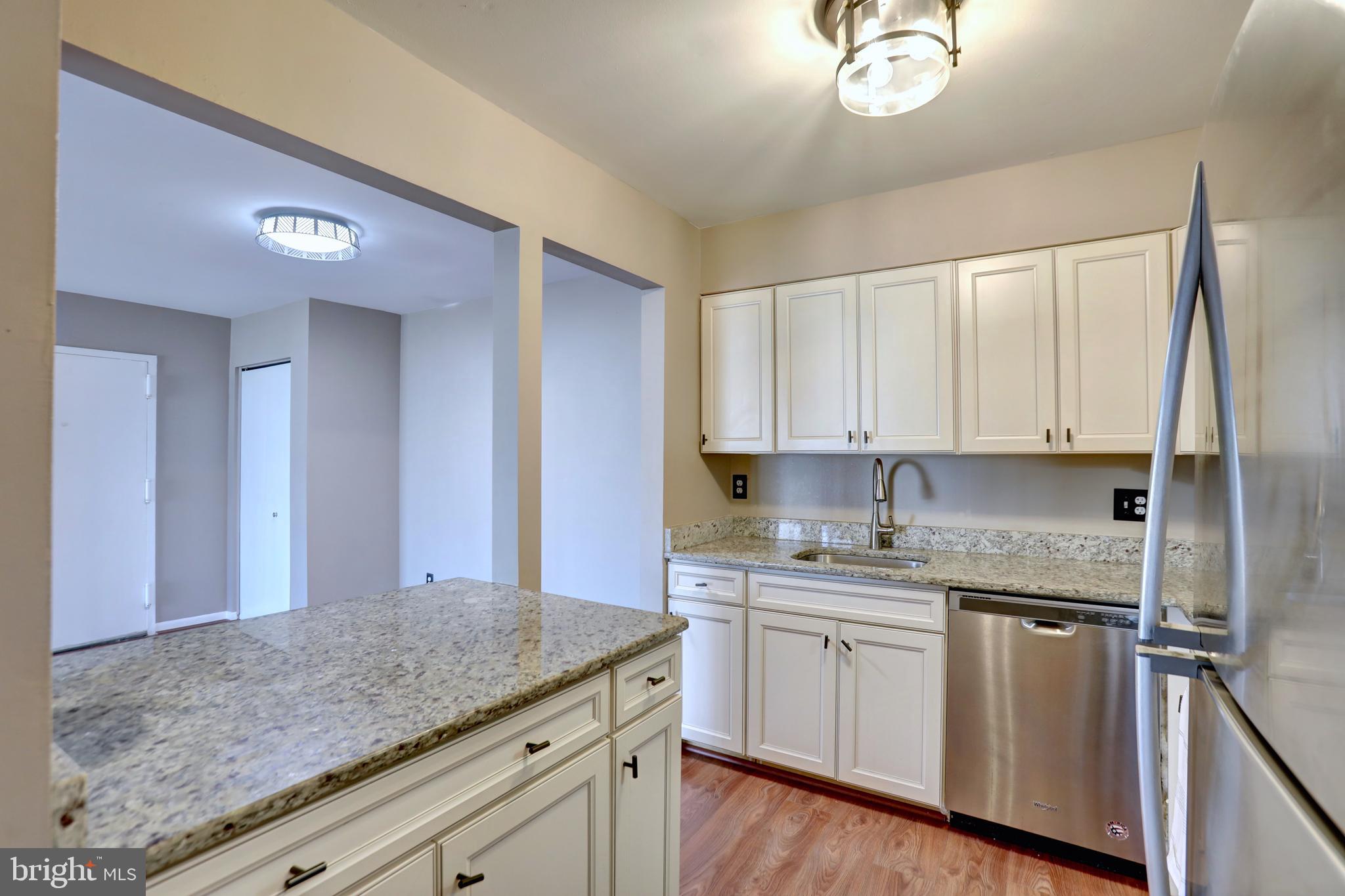 TREETOP CONDO - Residential