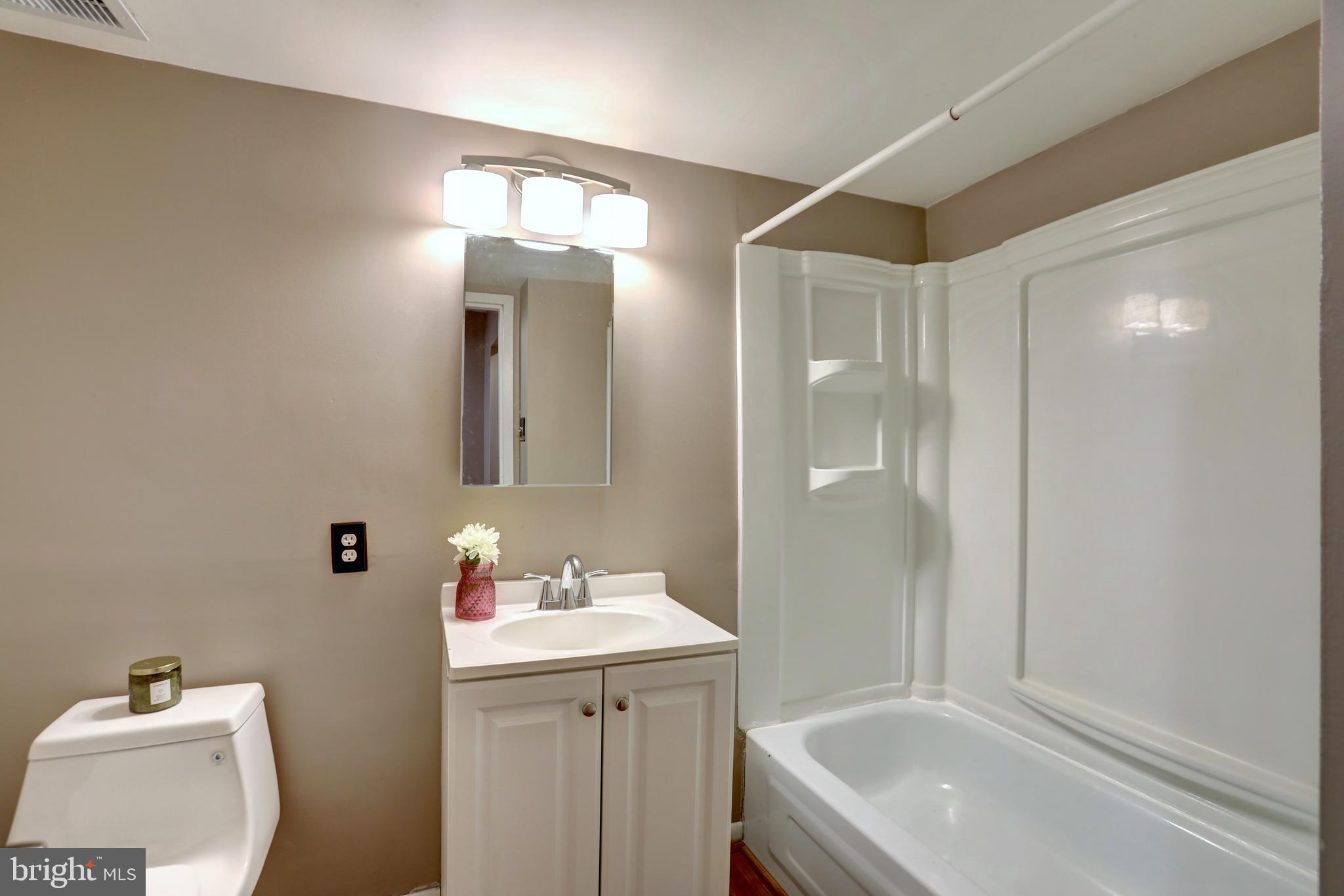 TREETOP CONDO - Residential