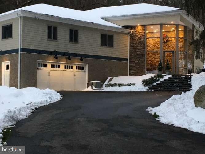 215 OAKWOOD LANE