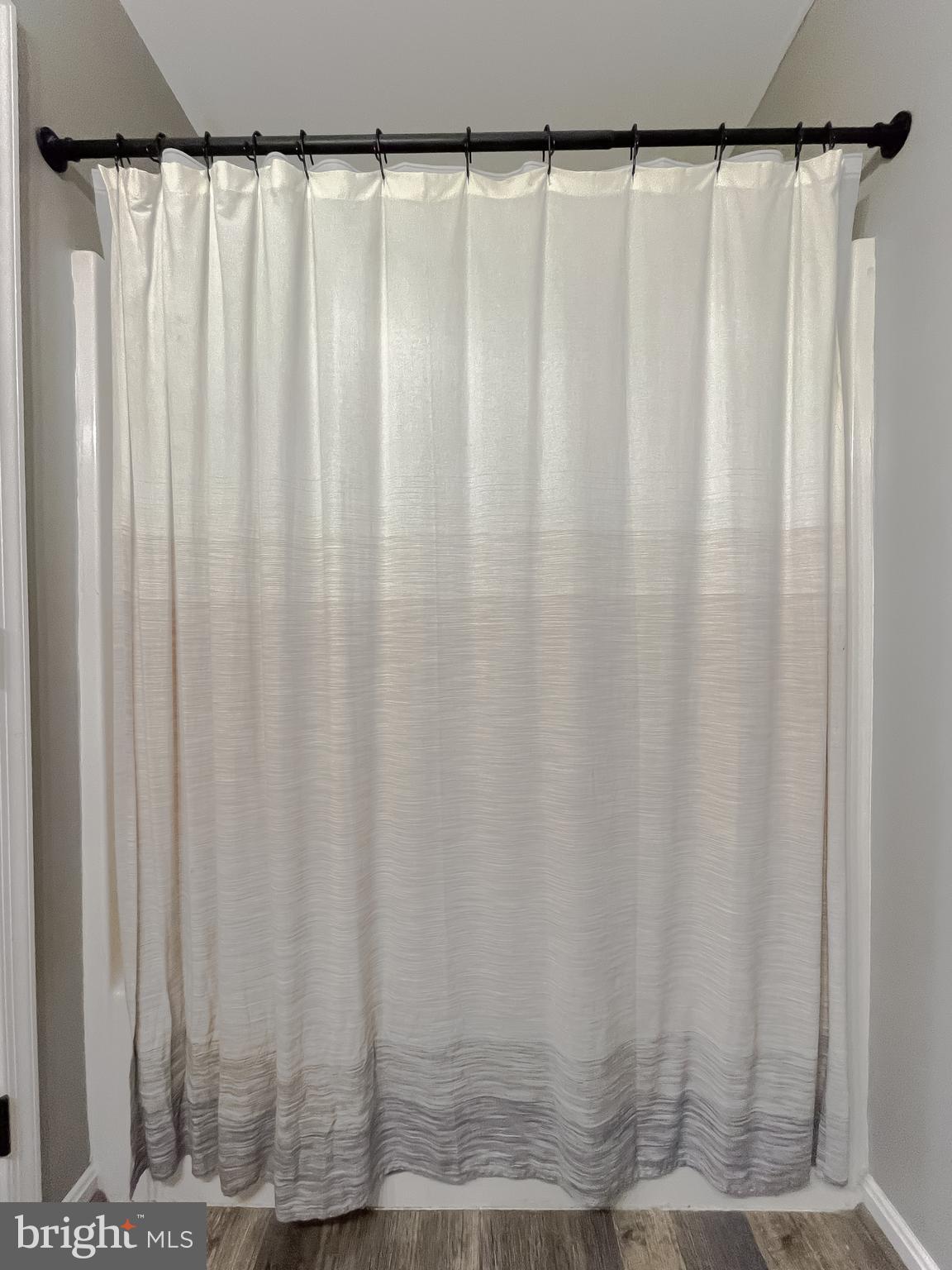 HUNTING QUARTERS - Residential