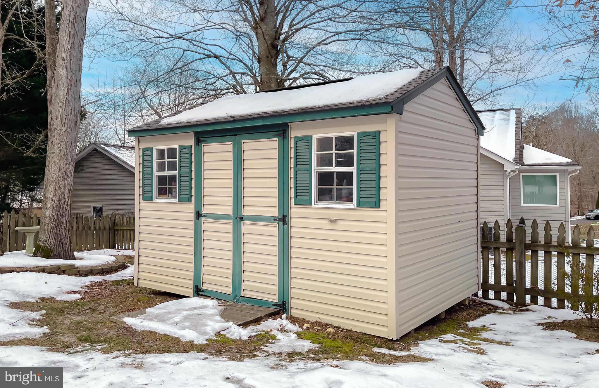 HUNTING QUARTERS - Residential