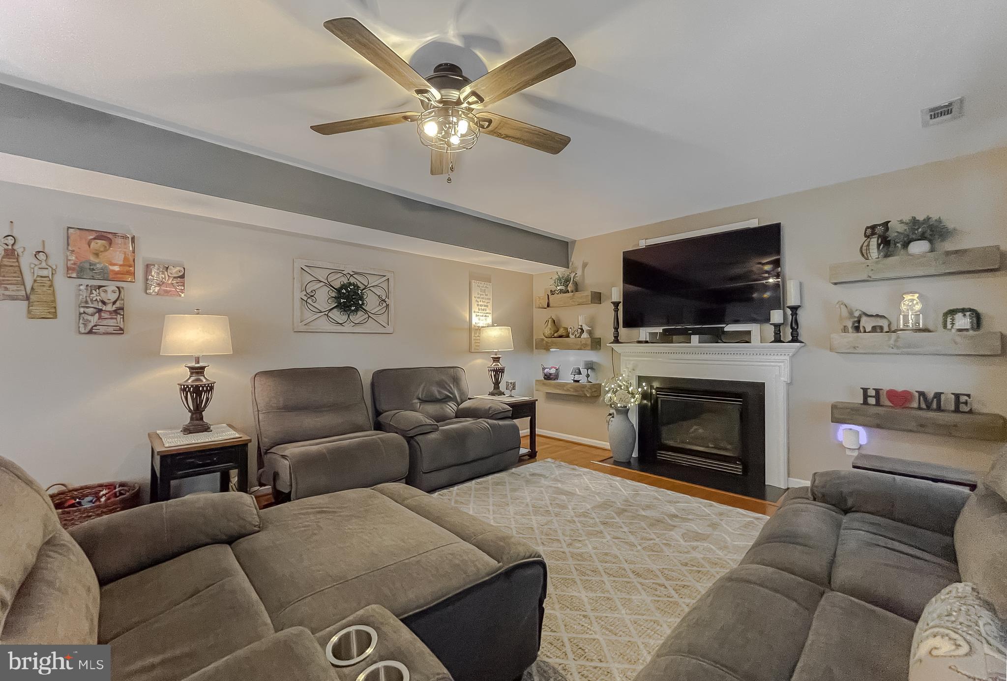 HUNTING QUARTERS - Residential