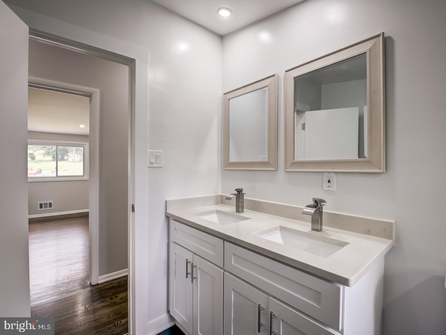 ROBIN HILLS - Residential