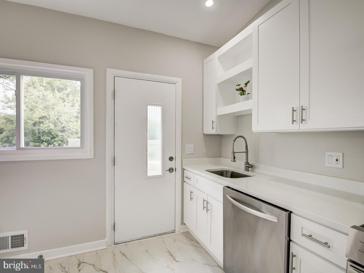 ROBIN HILLS - Residential