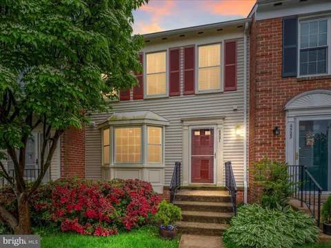 6521 Kemper Lakes Court, Alexandria, VA MLS: VAFX2240344