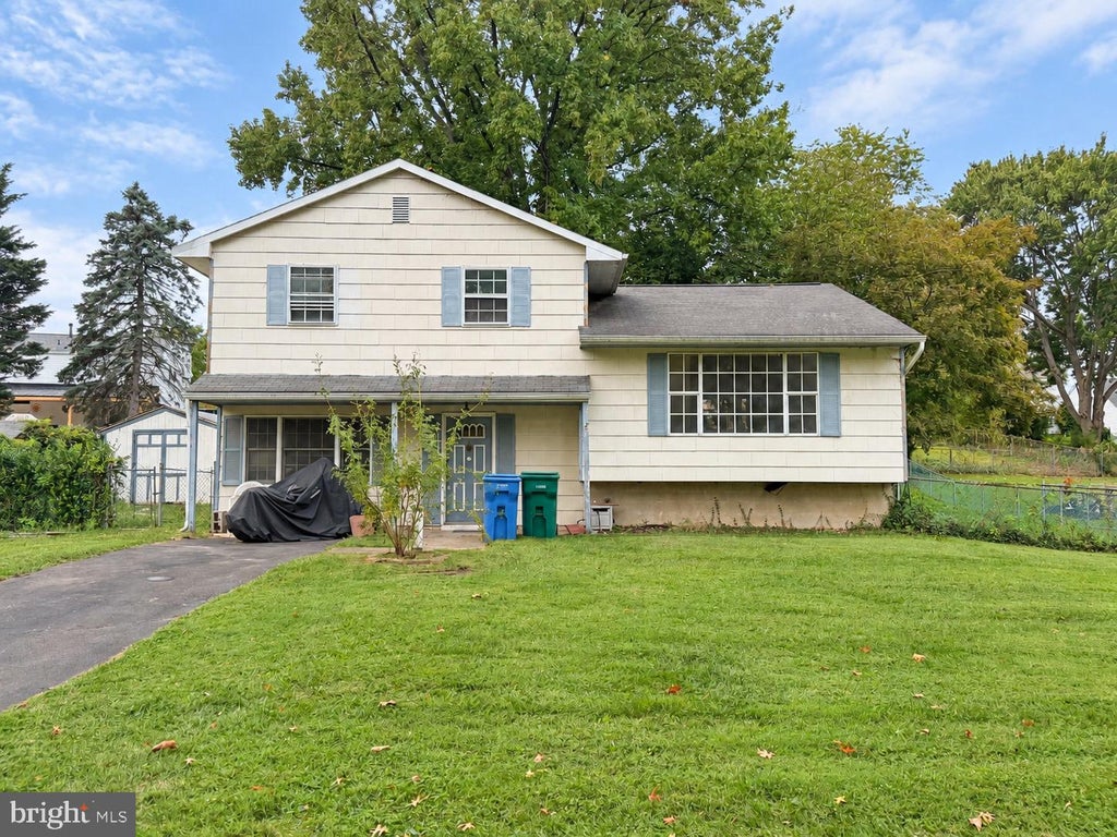 Photo of 207 Parkway Circle, FAIRLESS HILLS, PA 19030 (MLS # PABU2131616)