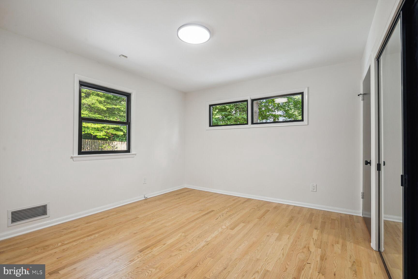 POTOMAC OUTSIDE - Residential Lease