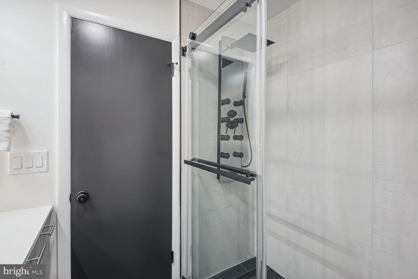 POTOMAC OUTSIDE - Residential Lease