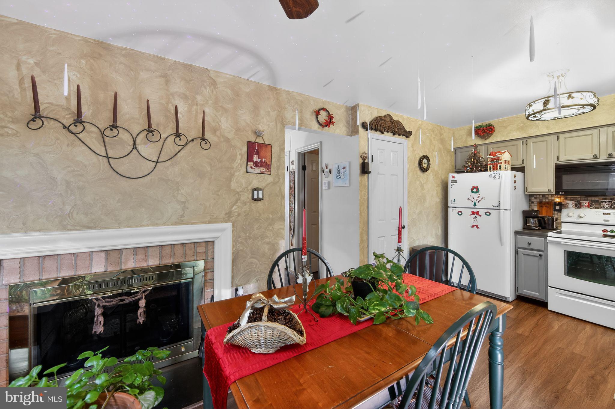 COURT AT JAMESTOWNE - Residential