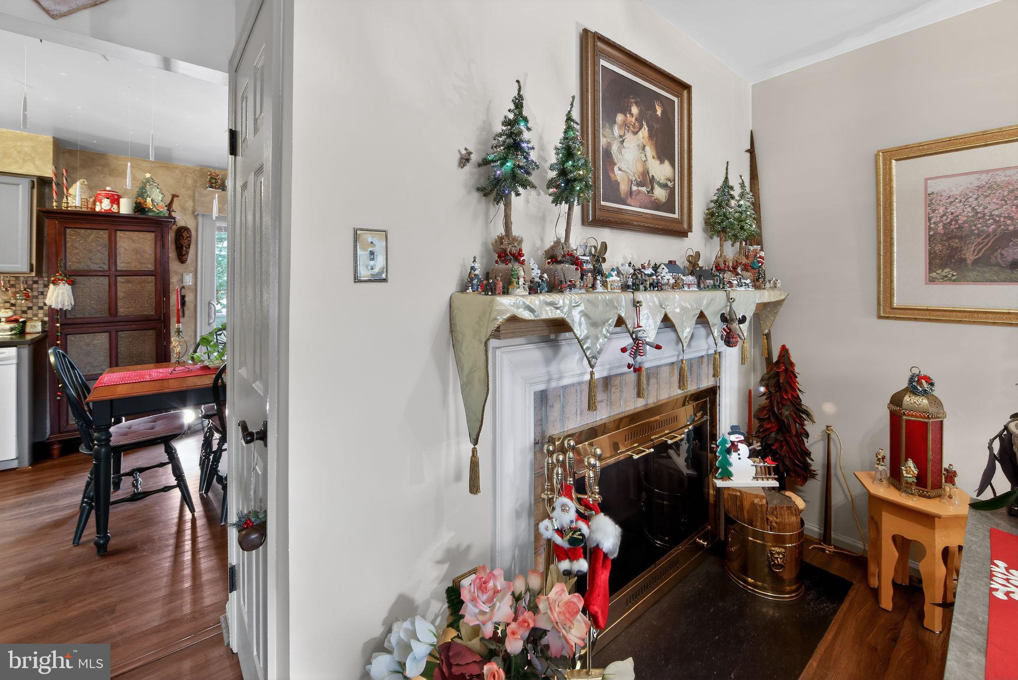 COURT AT JAMESTOWNE - Residential