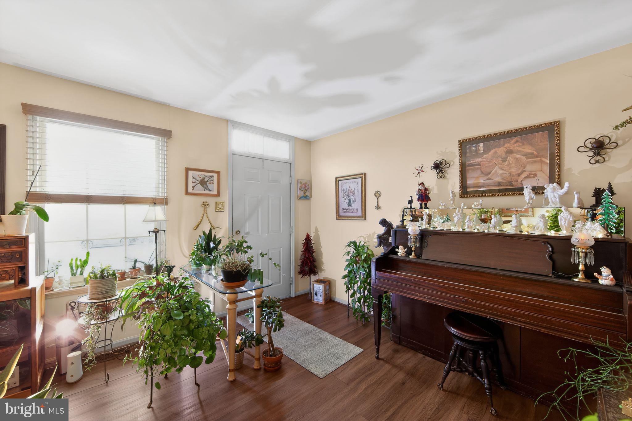 COURT AT JAMESTOWNE - Residential