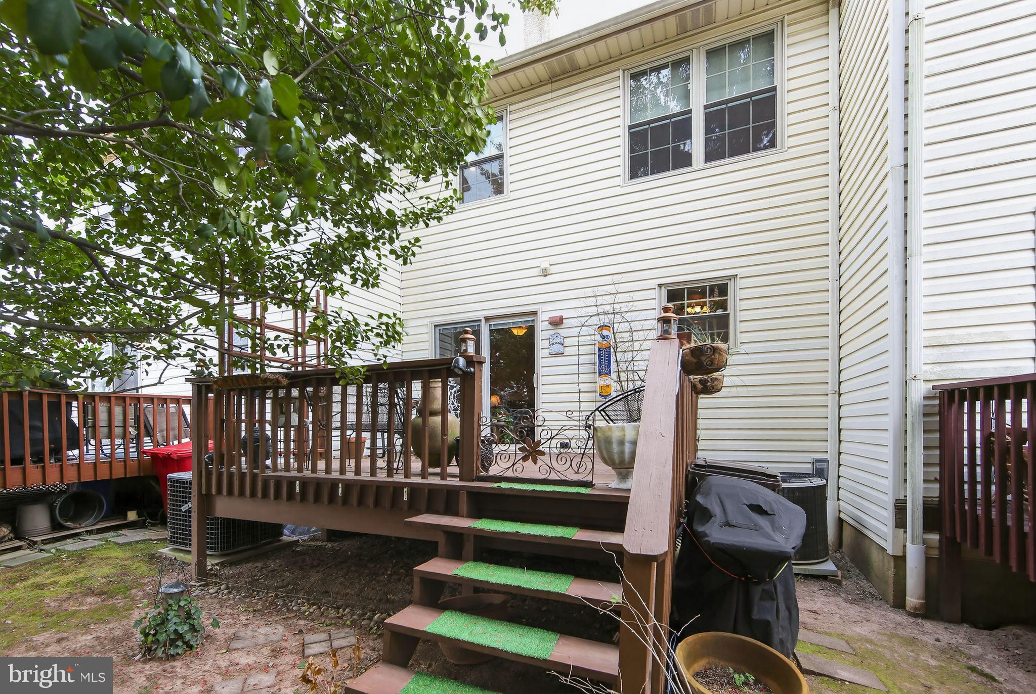 COURT AT JAMESTOWNE - Residential