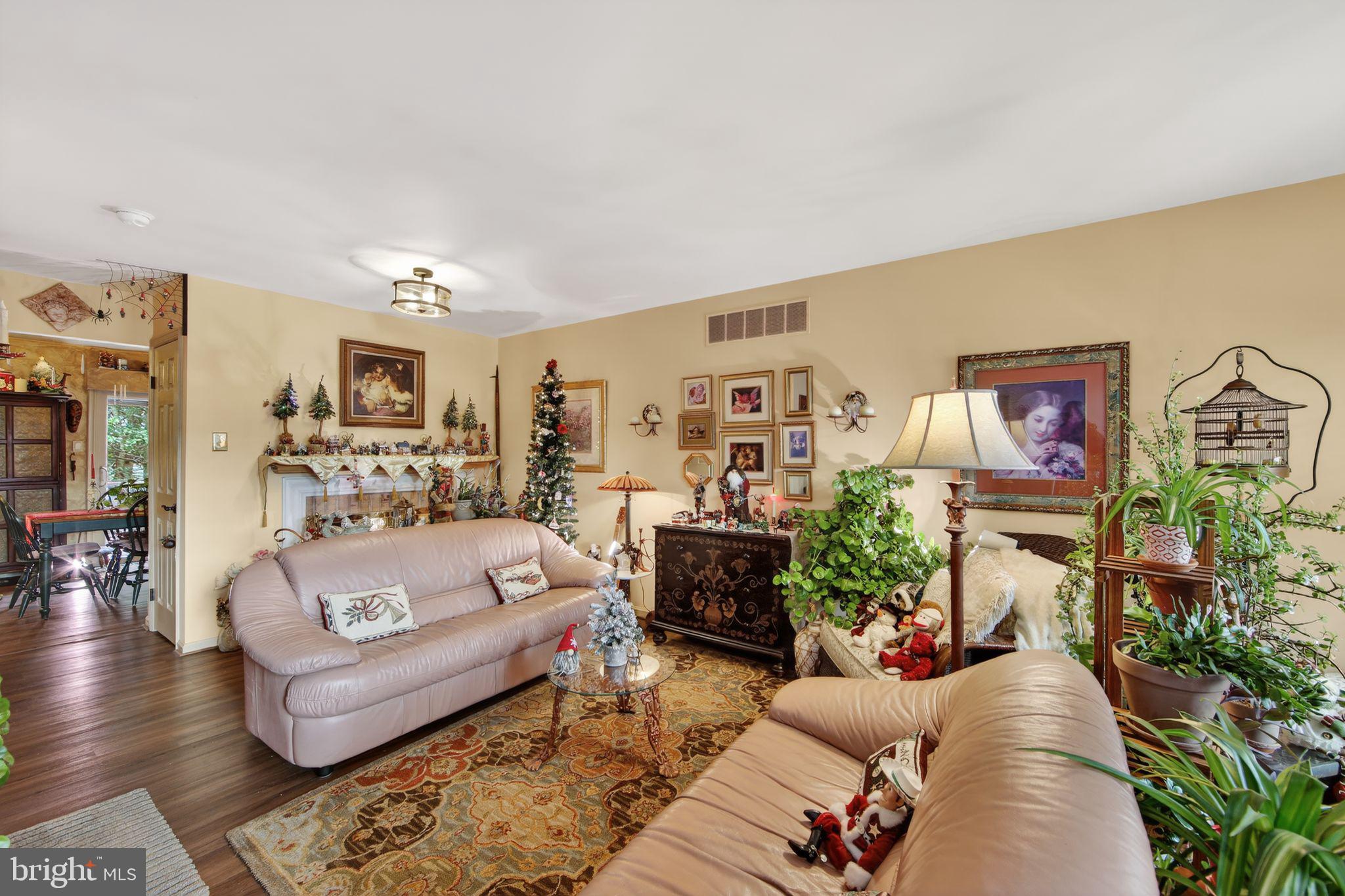 COURT AT JAMESTOWNE - Residential