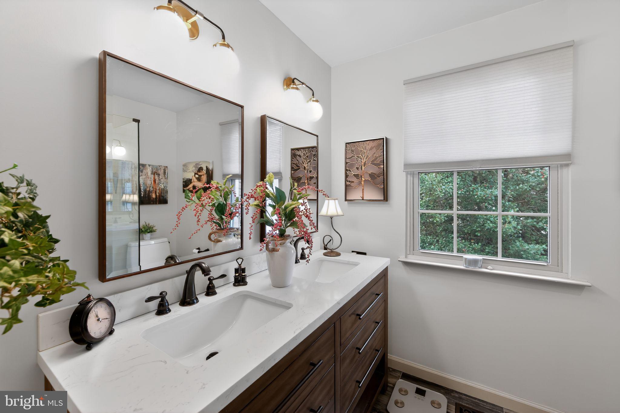 COURT AT JAMESTOWNE - Residential