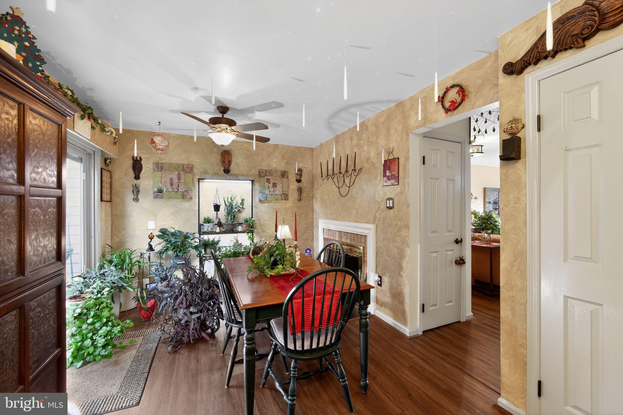 COURT AT JAMESTOWNE - Residential